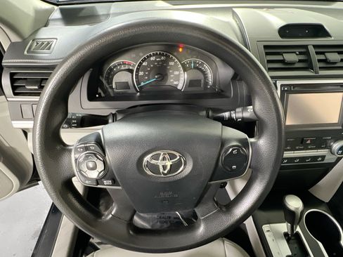 Used 2013 Toyota Camry LE image 11