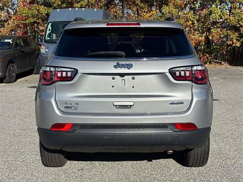 Used 2022 Jeep Compass Latitude image 4