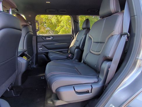 New 2026 Nissan Armada SL w/ Captain's Chari Seat Package image 18