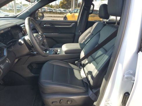 Used 2024 GMC Acadia Elevation image 25