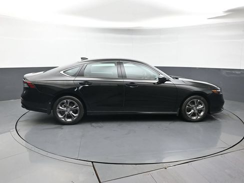 Used 2023 Honda Accord EX-L image 7
