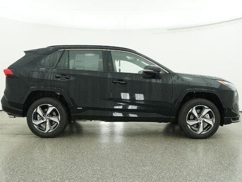 New 2025 Toyota RAV4 SE image 27