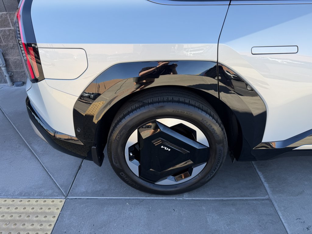 Used 2024 Kia EV9 Land AWD/4WD image 15