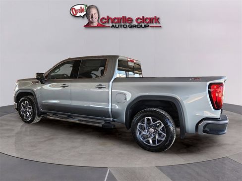 New 2026 GMC Sierra 1500 SLE image 2