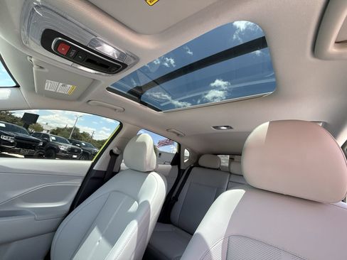Used 2025 Hyundai Kona Limited FWD image 16