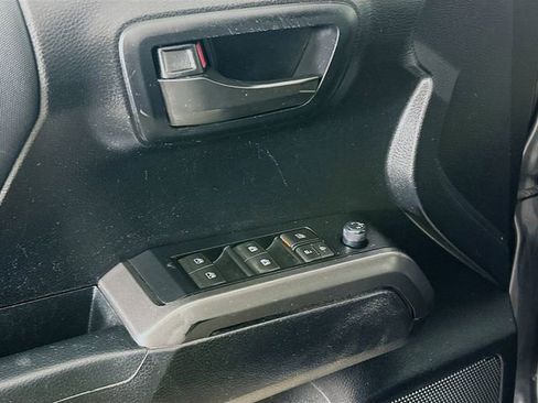 Used 2022 Toyota Tacoma TRD Off-Road w/ Technology Package image 20