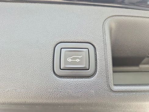 Used 2023 GMC Terrain SLT w/ Infotainment Package II FWD image 12
