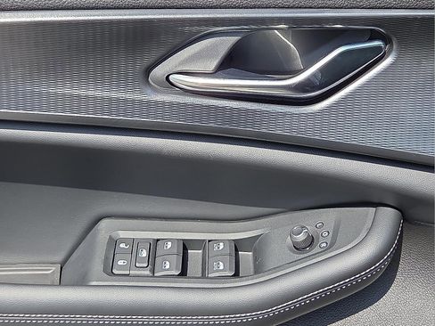 New 2025 Jeep Grand Cherokee Altitude image 13