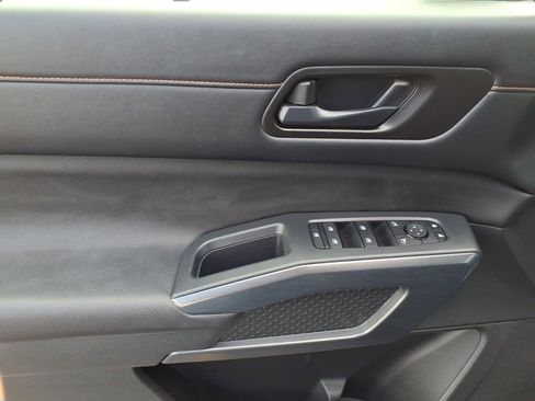 Used 2025 Nissan Pathfinder Rock Creek image 16