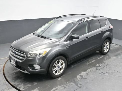 Used 2017 Ford Escape SE w/ Equipment Group 201A AWD/4WD image 32