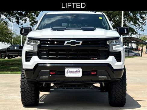 Used 2023 Chevrolet Silverado 1500 LT Trail Boss w/ LT Trail Boss Premium Package AWD/4WD image 2