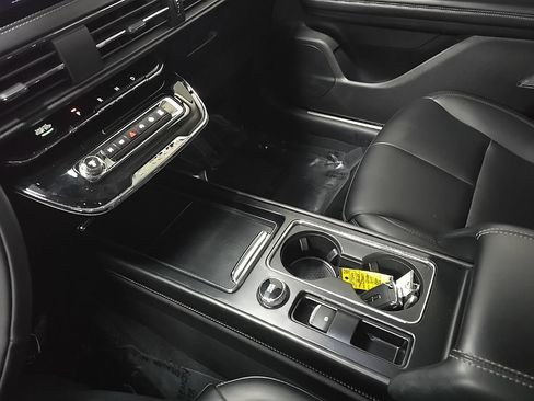 Used 2024 Lincoln Corsair AWD image 31
