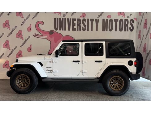 Used 2018 Jeep Wrangler Unlimited Sahara AWD/4WD image 8