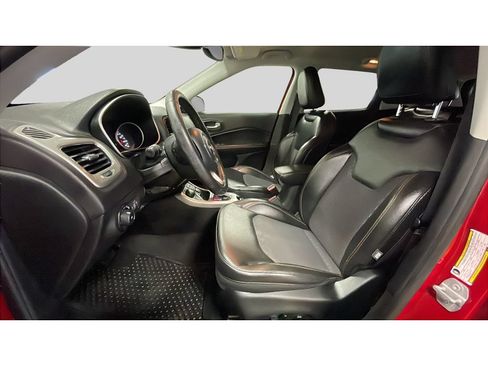 Used 2018 Jeep Compass Latitude w/ Popular Equipment Group AWD/4WD image 12