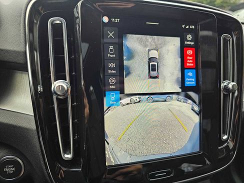 Certified 2025 Volvo XC40 B5 Plus w/ Protection Package Premier image 33