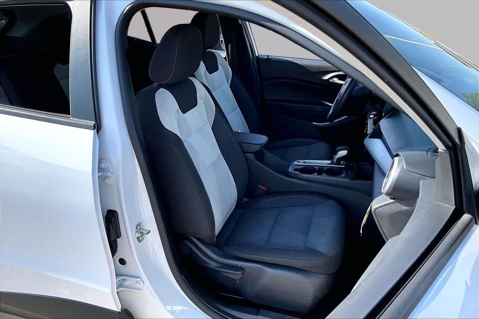 Used 2025 Chevrolet Trax LS FWD image 9