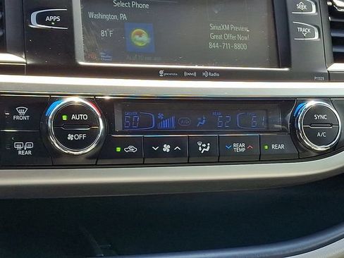 Used 2018 Toyota Highlander Plus w/ Carpet Mat Package (TMS) AWD/4WD image 19