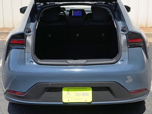 Used 2024 Toyota Prius LE FWD image 9