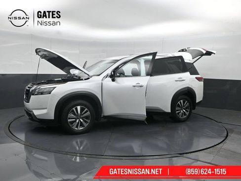 Used 2025 Nissan Pathfinder SL AWD/4WD image 55