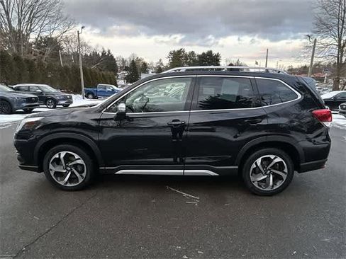 Used 2023 Subaru Forester Touring image 2