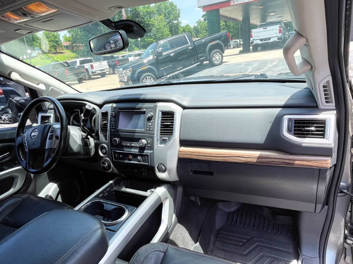 Used 2018 Nissan Titan SL w/ Chrome Package AWD/4WD image 10