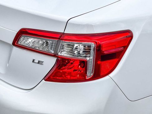 Used 2013 Toyota Camry SE image 8