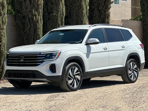 Certified 2024 Volkswagen Atlas SE image 8