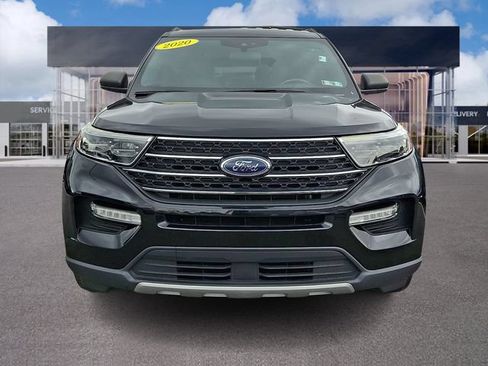 Used 2020 Ford Explorer XLT w/ Equipment Group 202A AWD/4WD image 2
