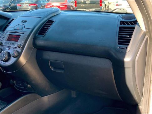 Used 2011 Kia Soul + image 16