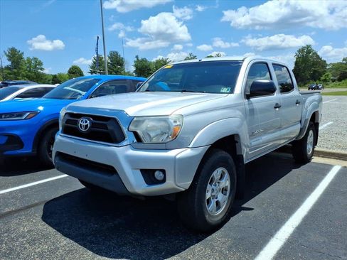 Used 2013 Toyota Tacoma 4x4 Double Cab w/ SR5 Pkg image 2