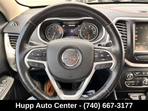 Used 2016 Jeep Cherokee Trailhawk w/ Comfort/Convenience Group AWD/4WD image 14