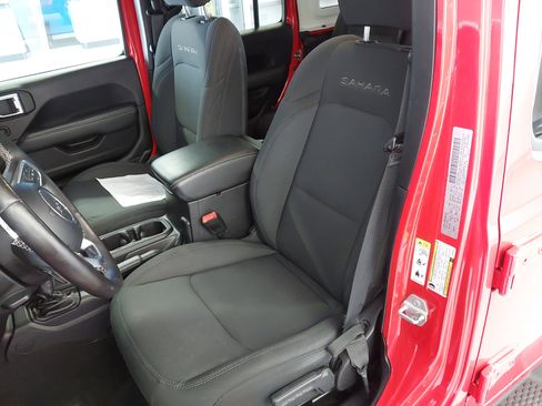 Used 2019 Jeep Wrangler Unlimited Sahara image 23