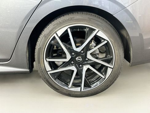 Used 2025 Nissan Sentra SR FWD image 11