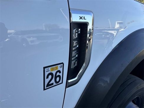 Used 2018 Ford F550 2WD Regular Cab Super Duty image 40