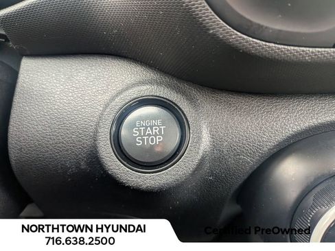 Certified 2023 Hyundai Venue Limited w/ Cargo Package image 20