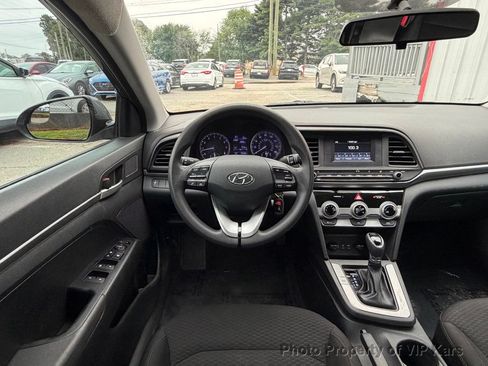 Used 2019 Hyundai Elantra SE w/ Cargo Package FWD image 20