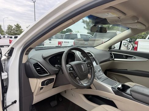 Used 2020 Lincoln Nautilus FWD w/ Equipment Group 101A image 6