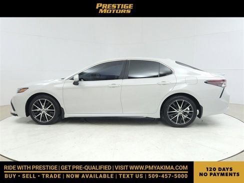 Used 2024 Toyota Camry SE image 4