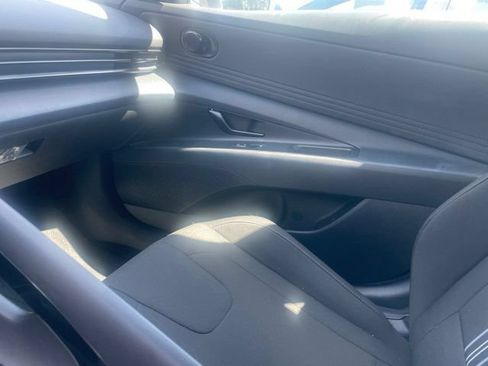 Used 2025 Hyundai Elantra SEL FWD image 10