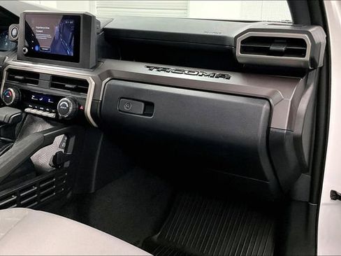 Used 2024 Toyota Tacoma SR5 AWD/4WD image 18
