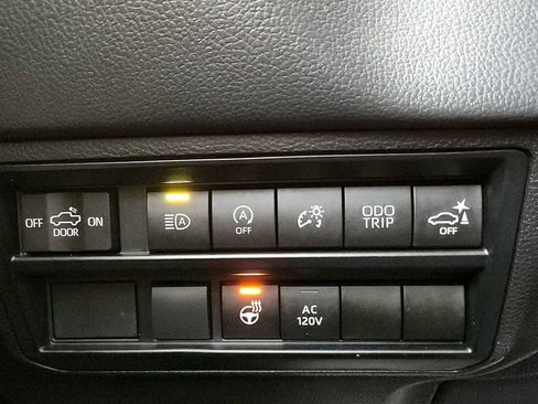 Used 2023 Toyota Tundra Limited AWD/4WD image 36