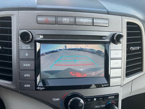 Used 2015 Toyota Venza LE FWD image 18