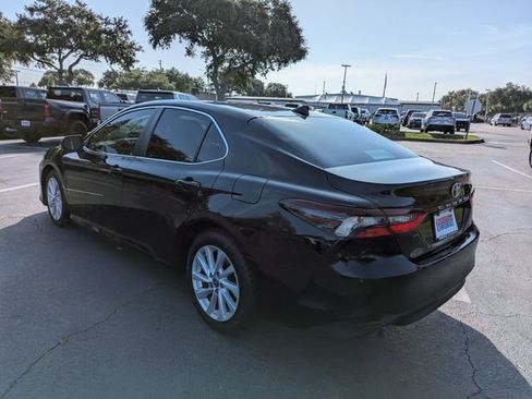 Used 2022 Toyota Camry LE FWD image 6
