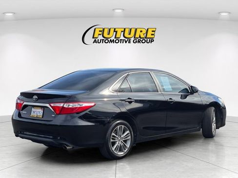 Used 2015 Toyota Camry SE image 4