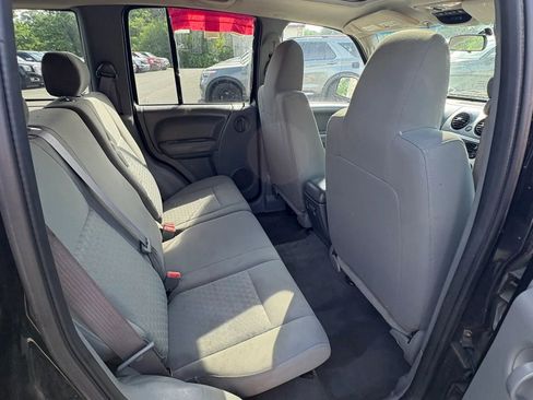 Used 2006 Jeep Liberty Sport AWD/4WD image 23