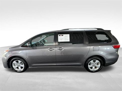 Used 2018 Toyota Sienna LE FWD image 8