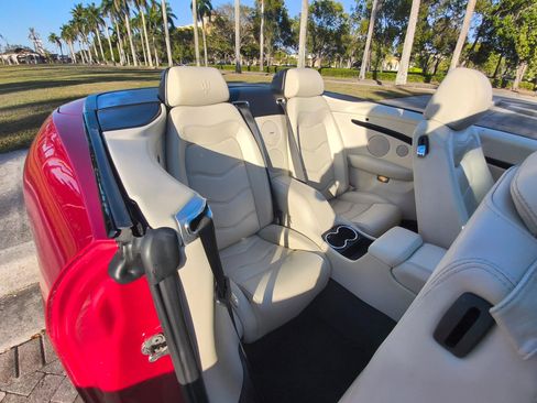 Used 2012 Maserati GranTurismo Sport image 11