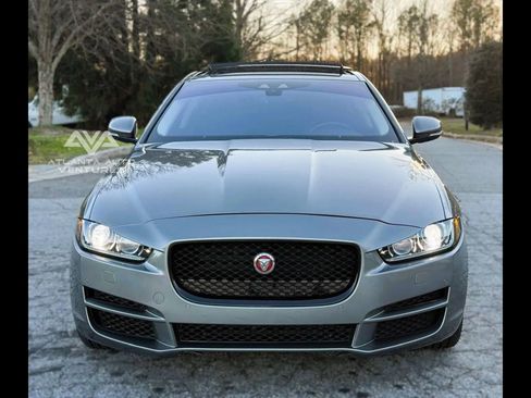 Used 2019 Jaguar XE Prestige image 3