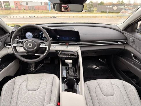 Used 2025 Hyundai Elantra Limited w/ Cargo Package image 30