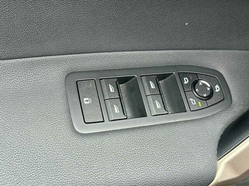 Used 2023 BMW iX xDrive50 w/ Sport Package AWD/4WD image 13